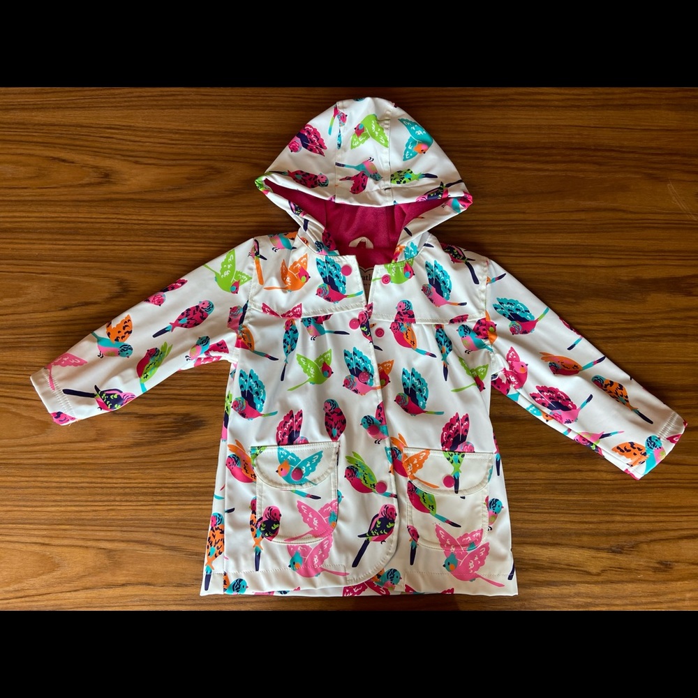 ☔️ Girls 2T Hatley Raincoat with adorable bird pattern—mint condition! ☔️